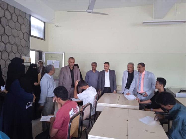 المحولي يدشن الامتحانات في المعاهد التقنية والمهنية وكلية المجتمع بعدن