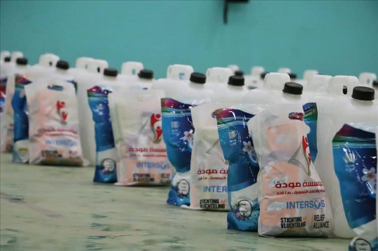 مؤسسة مودة تنفذ توزيع حقائب صحية للأسر المستهدفة في الحوطة بدعم مشروع الاستجابة المشتركة DRA