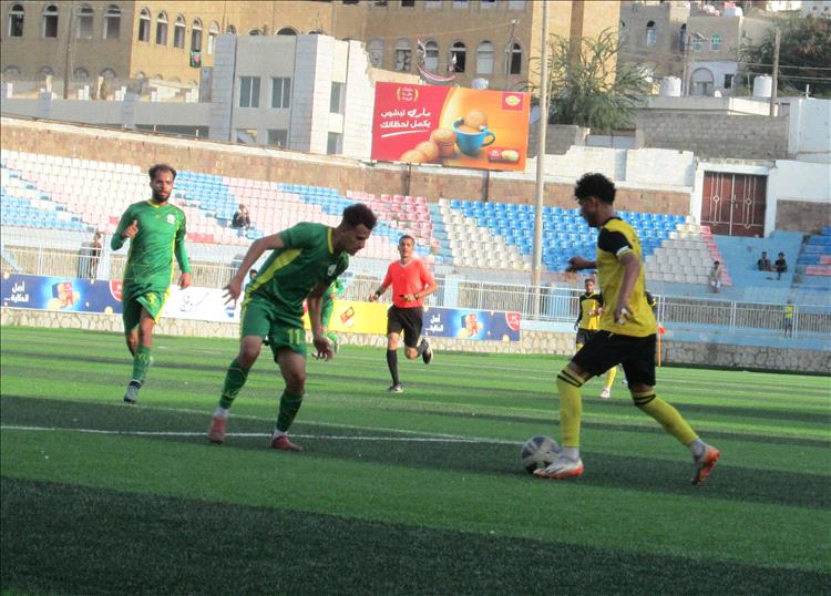 بركلات الترجيح.. عرفان أبين يغتال أحلام 22 مايو ويتمسك بالبقاء في الدرجة الثانية