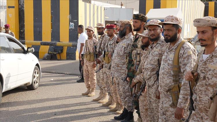 بتوجيهات المحرمي.. قوات العمالقة الجنوبية تسلم تأمين حي السفارات وساحة العروض لقوات الأمن الوطني بعدن