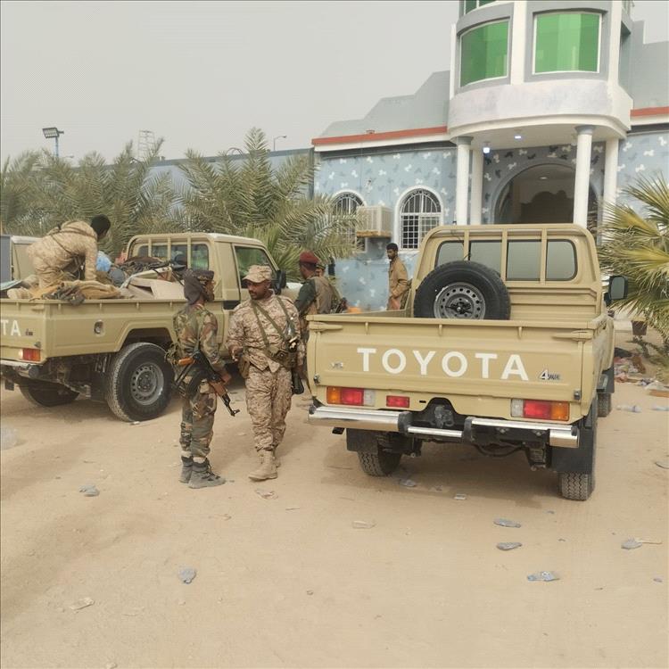 فرقة الطوارئ اليمنية الثالثة تُسلم جميع المعسكرات والمواقع العسكرية في حضرموت لـ "درع الوطن"