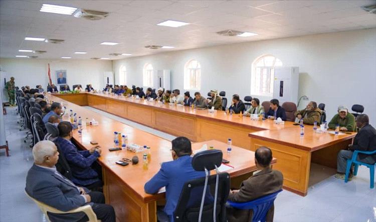 تنفيذي شبوة يؤكد التزامه بتنفيذ توجيهات رئيس مجلس القيادة الرئاسي