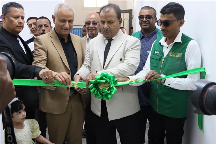 العامري يفتتح وحدة تفتيت الحصوات بالموجات التصادمية بالمركز التخصصي لجراحة الكلى بسيئون