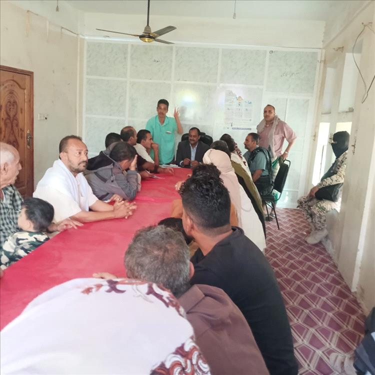 المدير العام بكر الشاعري يبحث مع اللجان المجتمعية تفعيل العمل المجتمعي بمديرية قعطبة