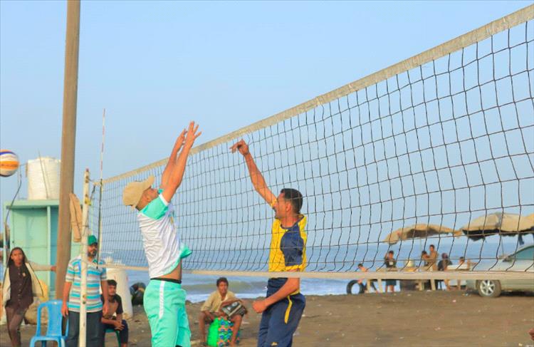 البيضاء يحرز المركز الثالث .. وغداً الحديدة وأمانة العاصمة في نهائي البطولة الشاطئية للكرة الطائرة بالحديدة