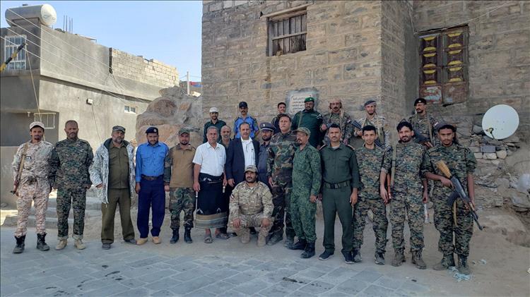 منتسبو شرطة المفلحي في يافع يستنكرون إسقاط أسمائهم من آلية صرف الرواتب