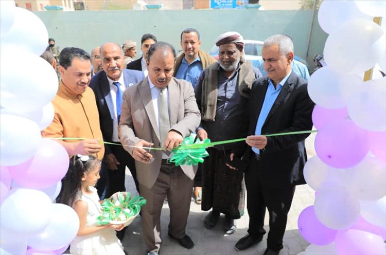 الوكيل العامري يفتتح مختبر الأنسجة النموذجي بمركز الأورام بوادي حضرموت