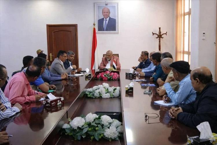 محافظ تعز يبحث مع برنامج الغذاء العالمي آلية اعتماد وتوزيع السلال الغذائية