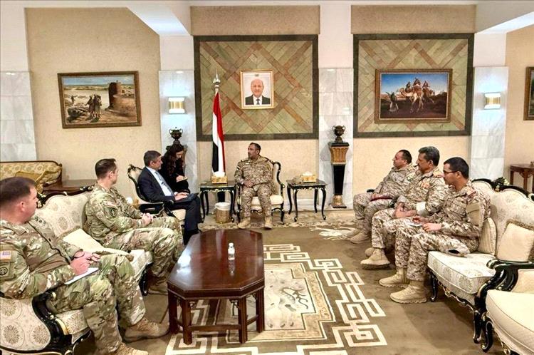 رئيس هيئة الأركان يبحث سبل التعاون الدفاعي والامني مع سفيري أمريكا وبريطانيا