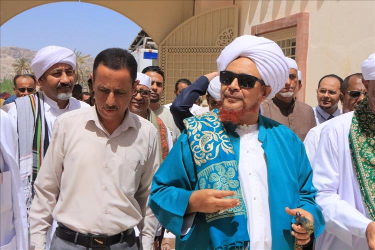 مدير مكتب الصحة في الوادي والصحراء يبارك للشيخ عمر بن حفيظ نجاح زيارة نبي الله هود