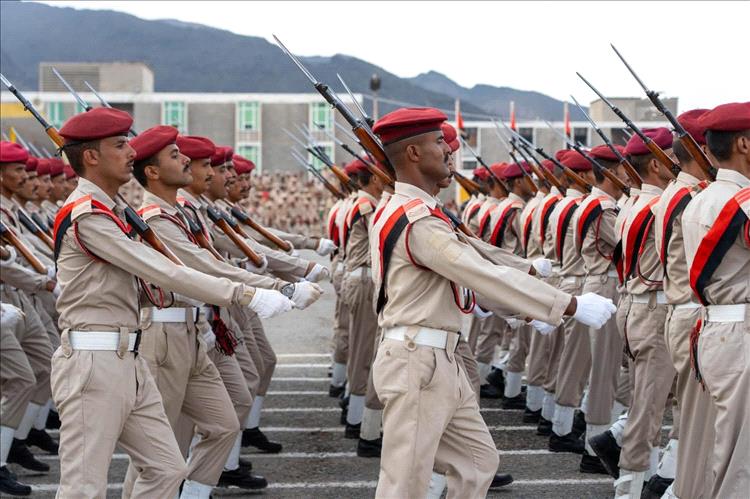 ضباط الدفعة (52) من الكلية الحربية يوجهون مناشدة عاجلة إلى مستشار قائد قوات التحالف العربي