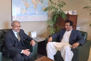 السفير العشبي يستعرض مع وكيل وزارة الخارجية الباكستانية تطورات الأوضاع في اليمن