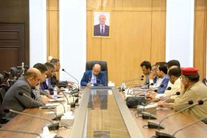 محافظ حضرموت يطّلع على جهود تطبيع الحياة ويناقش الاحتياجات العاجلة للقطاعات الخدمية بالمحافظة