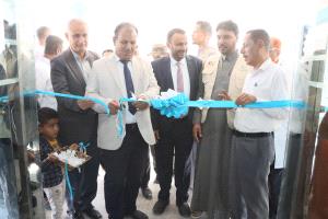 الوكيل العامري يدشن مخيّم العيون المجاني لأزاله المياه البيضاء بمستشفى بن زيلع الحديث بسيئون