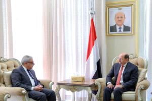 رئيس الوزراء يستقبل السفير المصري لدى اليمن