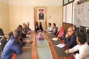 اجتماع بتعز يناقش مستوى سير العمل والأداء في ديوان عام المحافظة