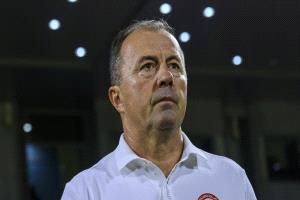 الاتحاد اللبناني يفسخ عقد رادولوفيتش قبل مباراة اليمن المصيرية