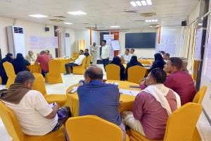 المدير العام لمديرية مدينة المكلا يختتم دورة إدارة الطوارئ والأزمات