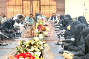 محافظ يلتقي بموظفي ديوان المحافظة ويشدد على الانضباط والالتزام الوظيفي