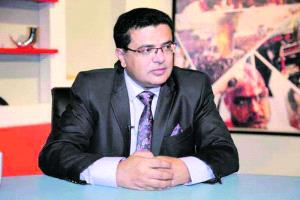 وكيل وزارة الإعلام يدعو لإلغاء الهيئات العسكرية والتشاور والاقتصادية والقانونية المساندة لمجلس القيادة