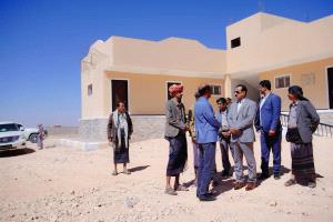 محافظ شبوة يتفقد مستوى الإنجاز في مشروع مدرسة الشبكة ويؤكد على أهمية التعليم كركيزة للتنمية