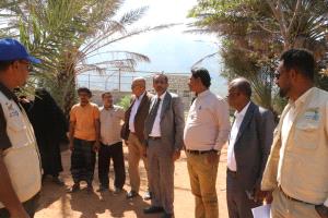 وفد وزارة الزراعة يقوم بزيارة ميدانية إلى مزرعة معنوفة بسقطرى