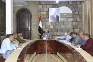 محافظ تعز يناقش الإجراءات الطارئة لمعالجة أزمة المياه