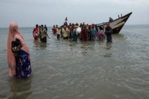 قارب تهريب ينزل 150 مهاجرا غير شرعيا بساحل رضوم