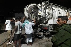 بتوجيهات مدير عام خورمكسر… لجنة الخدمات تعالج طفح مياه الصرف الصحي بحي الرشيد