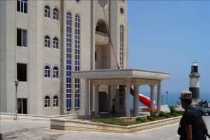 قوات من ألوية العمالقة تتسلّم تأمين قصر معاشيق وانسحاب قوات العاصفة