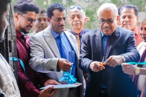 بدعم من منظمة كير.. مؤسسة إنسجام تنفذ معرض السلام الفني للرسومات الطلابية ضمن مشروع نادي السلام الطلابي