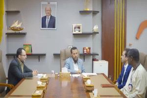 محافظ عدن يبحث مع بعثة الصليب الأحمر سُبل تعزيز التعاون المشترك
