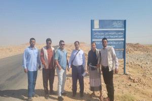 لجنة فنية من صندوق صيانة الطرق والجسور تتسلم مشروعي عتق–العبر في شبوة