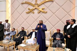 عبدالله العليمي يؤكد دعم مجلس القيادة الرئاسي لمحافظة شبوة خلال لقاء تشاوري موسع لأبنائها في الرياض