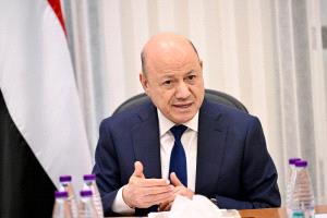 صحفي : معاناة الناس تفاقمت يا فخامة الرئيس إزاء تأخر صرف المرتبات