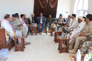 وكيل محافظة المهرة يطّلع على جاهزية القوات العسكرية بميناء نشطون