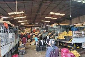 جماعة الحوثي تغلق سوق الجملة للخضروات في إب وتخطف عددا من المستأجرين