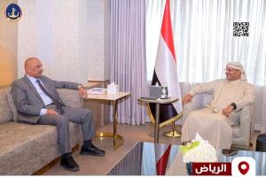 طارق صالح يؤكد من الرياض أولوية تأمين السواحل ويثمّن جهود خفر السواحل في مواجهة التهريب