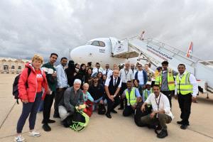 وزير الإعلام يعلن نجاح نقل جميع السياح العالقين من سقطرى