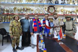 اللواء عمار طامش يكرّم نادي سيئون عقب تتويج ناشئيه بلقب كأس حضرموت لأندية الوادي