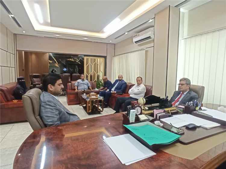 بحث تعزيز التعاون الفني والرقابي بين هيئة المواصفات وشركة النفط اليمنية في عدن
