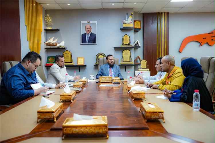 محافظ العاصمة عدن يناقش مع القائم بأعمال المدير التنفيذي للصندوق الاجتماعي للتنمية أوجه التعاون والتنسيق المشترك
