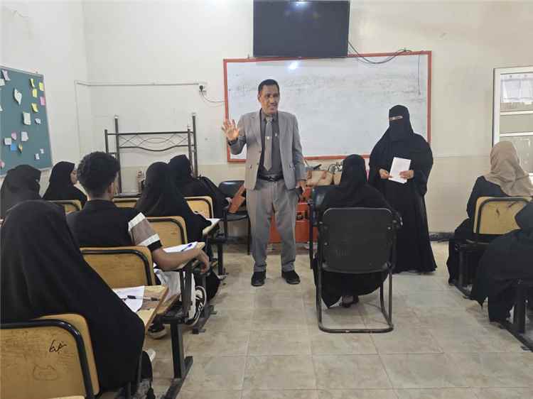 كلية اللغات بجامعة عدن تختتم امتحاناتها للفصل الثاني