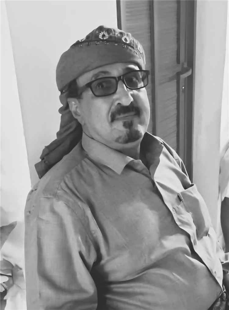 نائب وزير الصناعة المستشار سالم الوالي يعزي بوفاة الشيخ أحمد عبدالله امزربه
