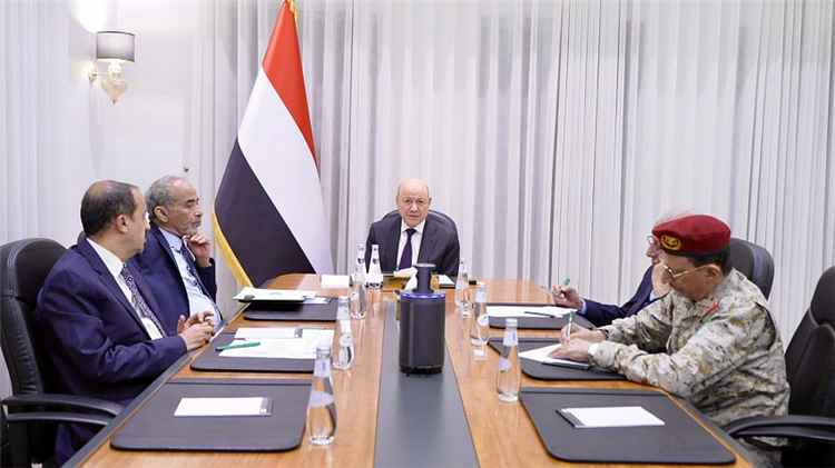 عاجل : مجلس القيادة الرئاسي يعقد اجتماعًا طارئًا ويعتبر الرحلة الإيرانية إلى صنعاء انتهاكًا لسيادة اليمن