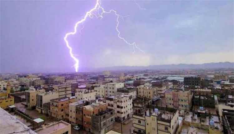 صاعقتان رعديتان توديان بحياة أربعة أشخاص من أسرتين في محافظة حجة