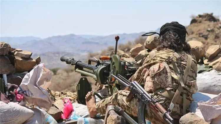 استشهاد 12 جنديًا في هجوم حوثي مباغت على مواقع عسكرية جنوب الحديدة