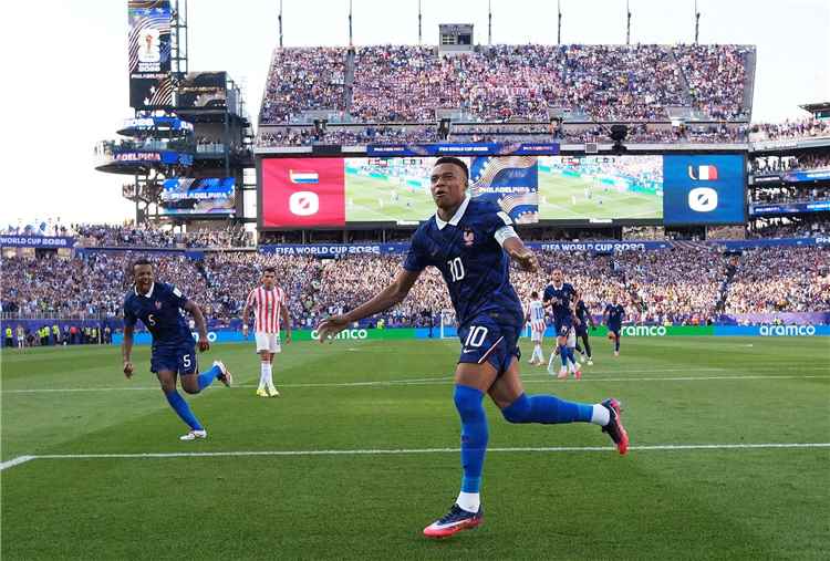 جزائية مبابي تقود فرنسا لفوز صعب على باراغواي ولربع نهائي كأس العالم 2026م
