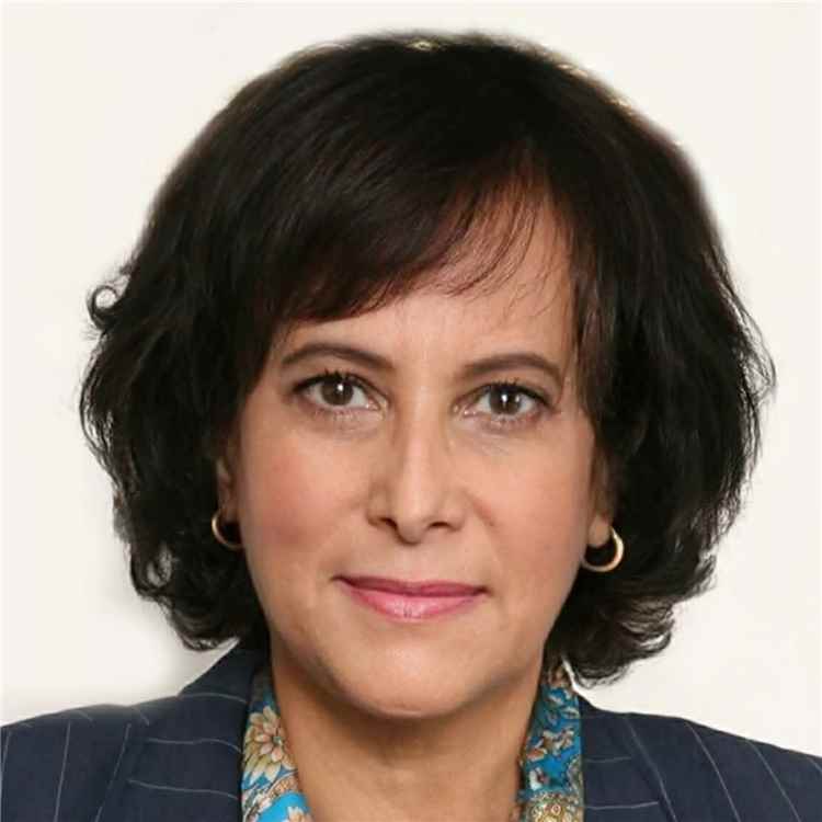رئيس الهيئة العامة للمنطقة الحرة – عدن وكافة كوادر وموظفو هيئة المنطقة الحرة يهنئون المحامية أوسان سلطان ناجي بمناسبة تعيينها وكيلاً لوزارة الشؤون القانونية
