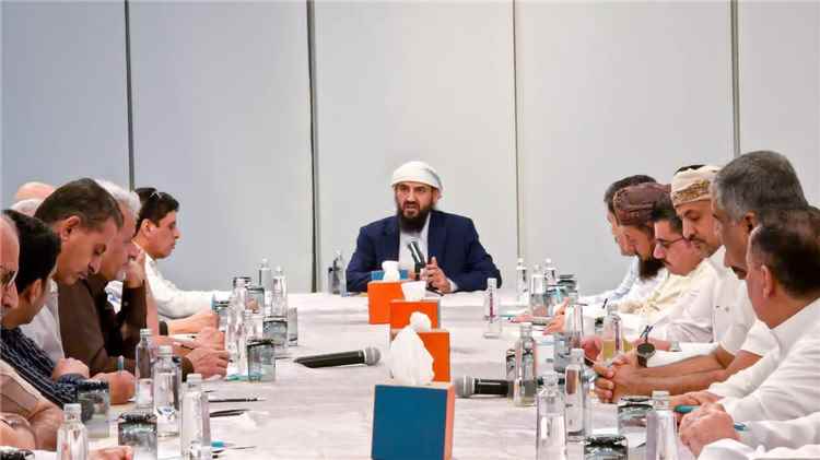 المحرّمي يعقد لقاءً موسعاً مع الوفد الجنوبي ويؤكد أهمية الإعداد لإنجاح الحوار الجنوبي
